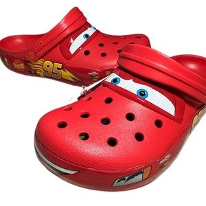 LIGHTNING MCQUEEN CROCS M7/W9 NWT